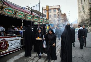 برپایی ایستگاه صلواتی به مناسبت ایام فاطمیه در شهرک آتی ساز تهران